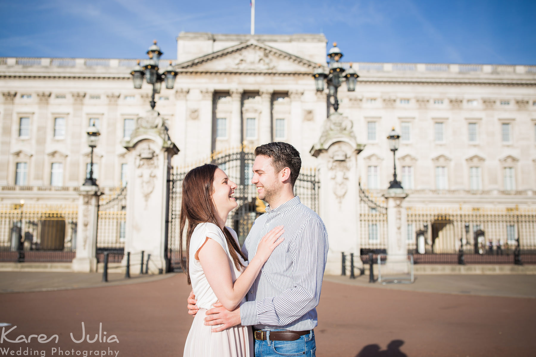couple portrait during their sunrise pre-wedding photography in London