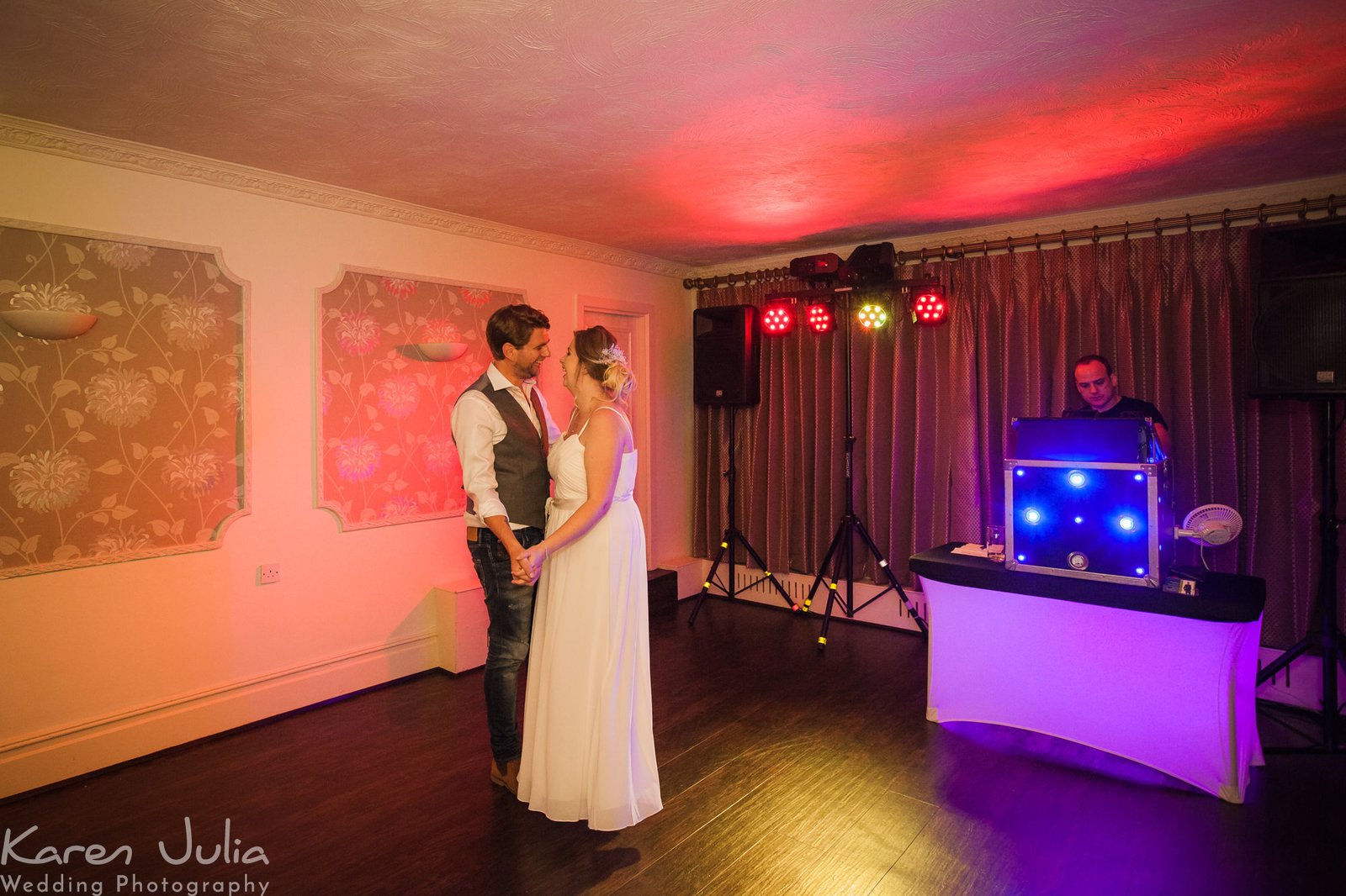 bride and groom on dabcefloor during their first dance