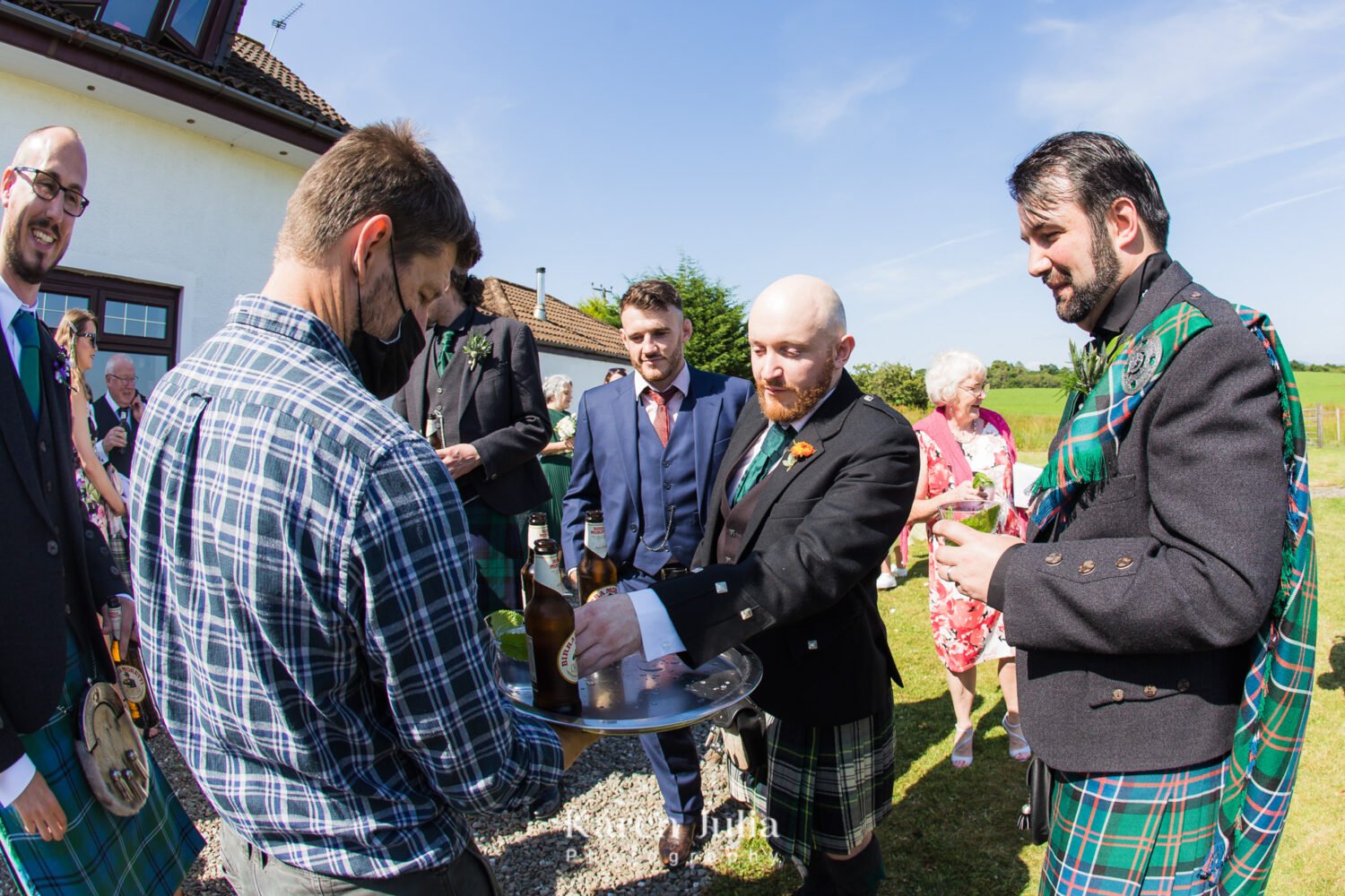 guest are given drinks to enjoy on the lawn at Fruin Farm