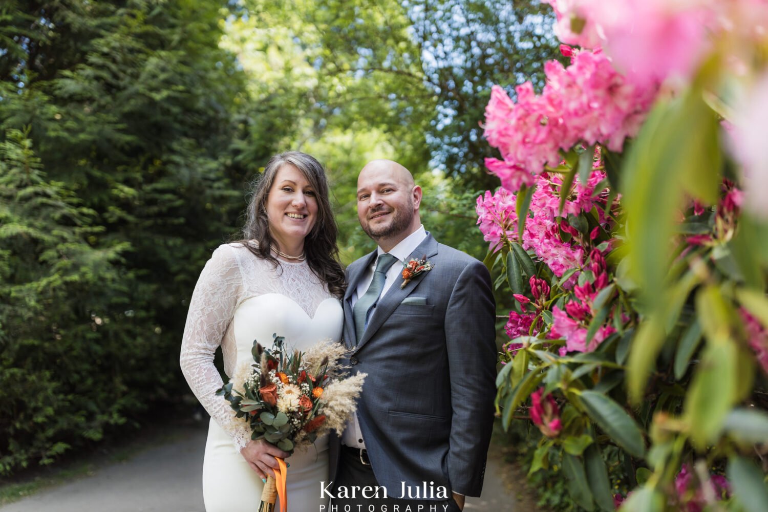 bride and groom portrait in Glasgow Botanic Gardens